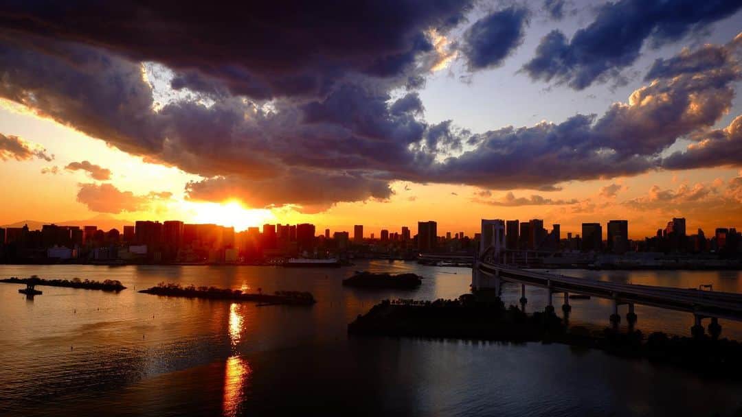 豊大槻さんのインスタグラム写真 - (豊大槻Instagram)「#tokyo  #daiba  #evening  #東京湾  #夕景」3月14日 17時00分 - yutakachi