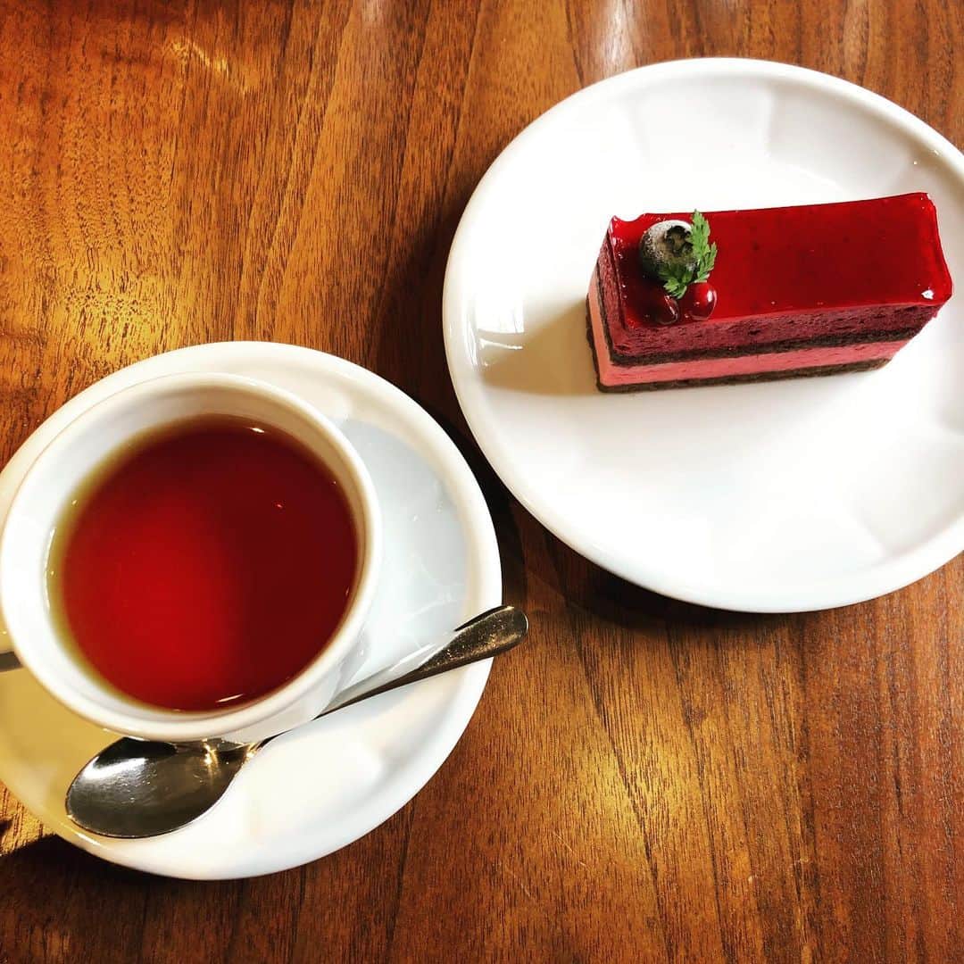 坂東新悟のインスタグラム：「極楽はこの世に実在した  #ミノワールカシス #一日一甘 #紅茶も好きです」