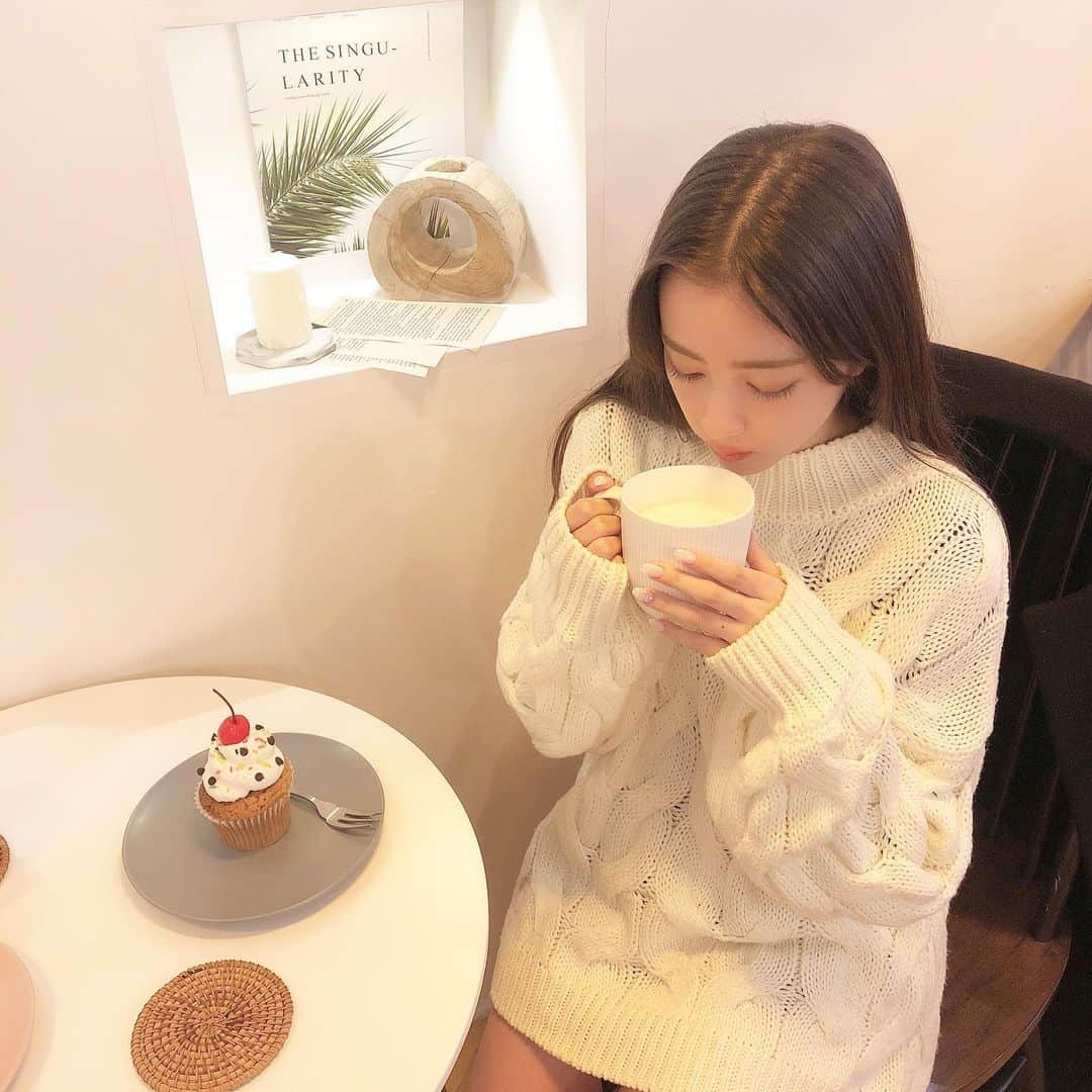 中嶋桃花さんのインスタグラム写真 - (中嶋桃花Instagram)「寒すぎたからホットラテ☕️」3月14日 17時18分 - momoka_nakajima