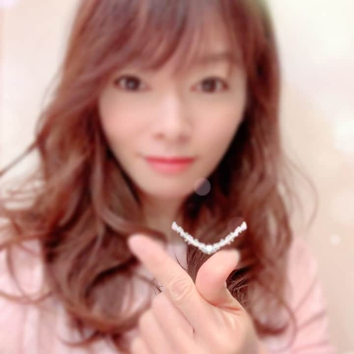 前田真理子のインスタグラム：「テレビ東京の番組の英語タイトルを決める際、こちらから案を出させてもらうこともあります📺  例えば バラエティ「自慢したい人がいます」→"Look Who I know" ドラマ「病院の治しかた」 →"Hospital Reformer" は、私がオススメして決まったタイトルです🧞‍♀️ 嬉しいことです😊 #ハッピーホワイトデー　🍪」