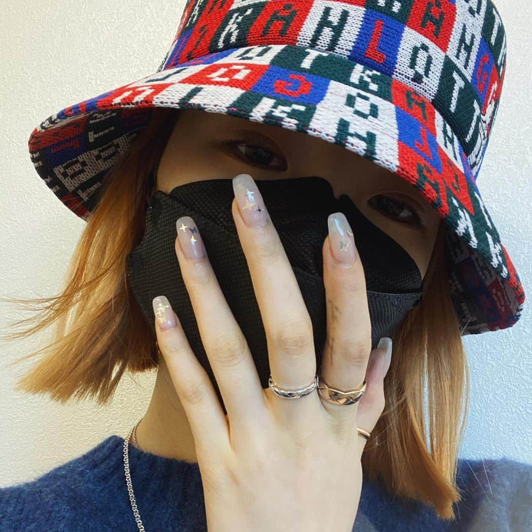 アイリーン・キムさんのインスタグラム写真 - (アイリーン・キムInstagram)「A little sparkle never hurts✨ #ireneisnails」3月14日 17時38分 - ireneisgood