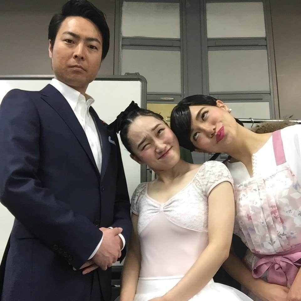のインスタグラム：「私と同じ新喜劇で先輩の小泉夫妻も収録一緒でした💗  明日放送📺TBS『ザ・ベストワン』 3/15(日)18:00〜3時間スペシャル✨ みてくださーーーい！  詳しくは、 @pinkpinks13 ←のストーリーに載せてるURLから！  #小泉夫妻#小泉進次郎 さん#滝川クリステル さん#松浦景子#バレエ大好き#吉本新喜劇#吉本#新喜劇#よしもと新喜劇」
