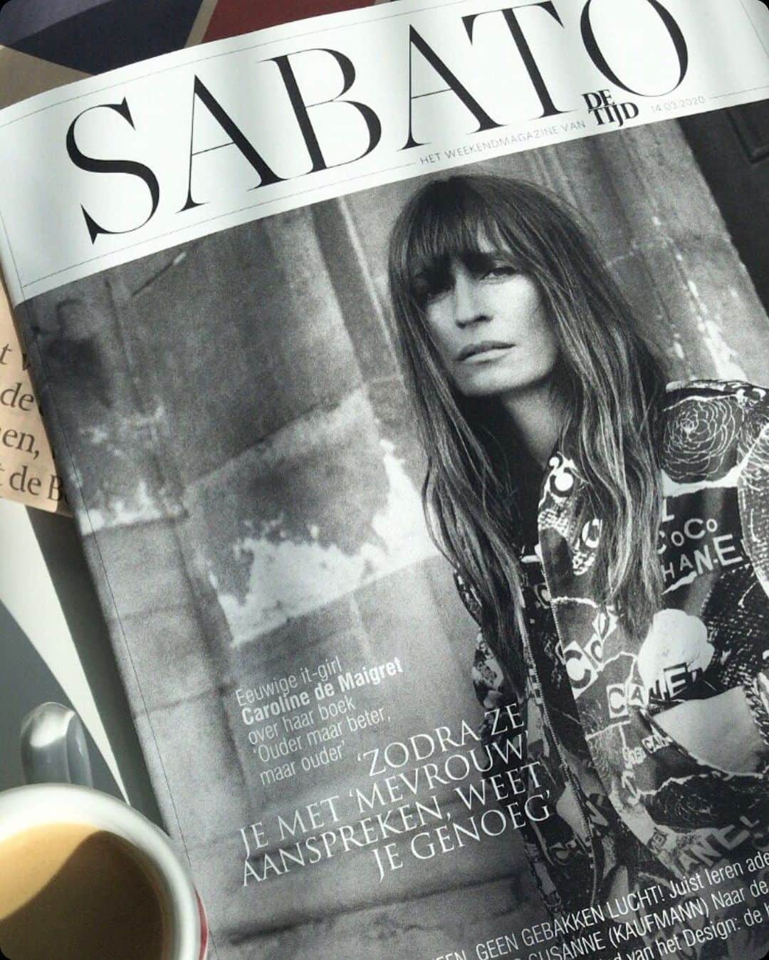 カロリーヌ・ド・メグレのインスタグラム：「🇧🇪 @sabatomagazine @de.tijd Out this weekend, long interview by @bogaertsan  Cover pic from the Chanel campaign by @leilasmara  Photo @kellypuystjens @howtobeparisian_olderbutbetter」