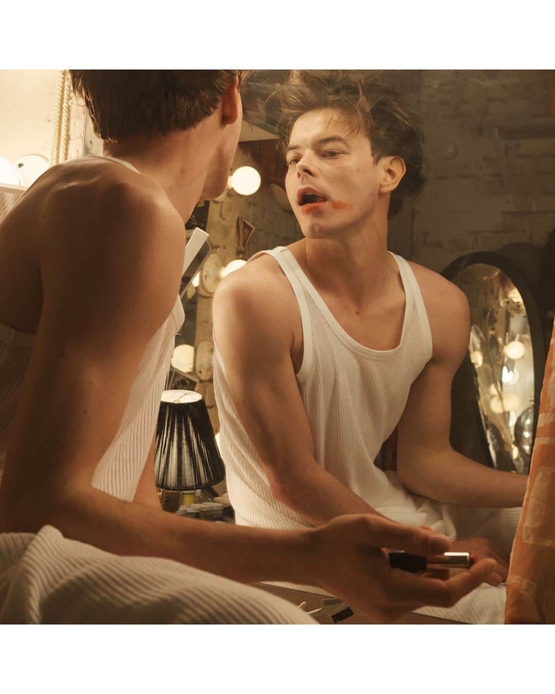 Loeweさんのインスタグラム写真 - (LoeweInstagram)「The #LOEWESS20 campaign is shot by #StevenMeisel, featuring British actor Charlie Heaton from #StrangerThings in a moment of introspection before going on stage. A celebration of drama’s mysteries, Heaton’s smeared lipstick imbues an element of ambiguity as to the character he is about to become.  Featuring @Charlie.R.Heaton Photography #StevenMeisel Creative Direction @Jonathan.Anderson and @MMparisdotcom Styling @BenjaminBruno_ Casting @AshleyBrokaw Set Design @MaryHoward_setdesign Make up @PatMcGrathReal Hair @GuidoPalau  #LOEWE」3月14日 18時22分 - loewe