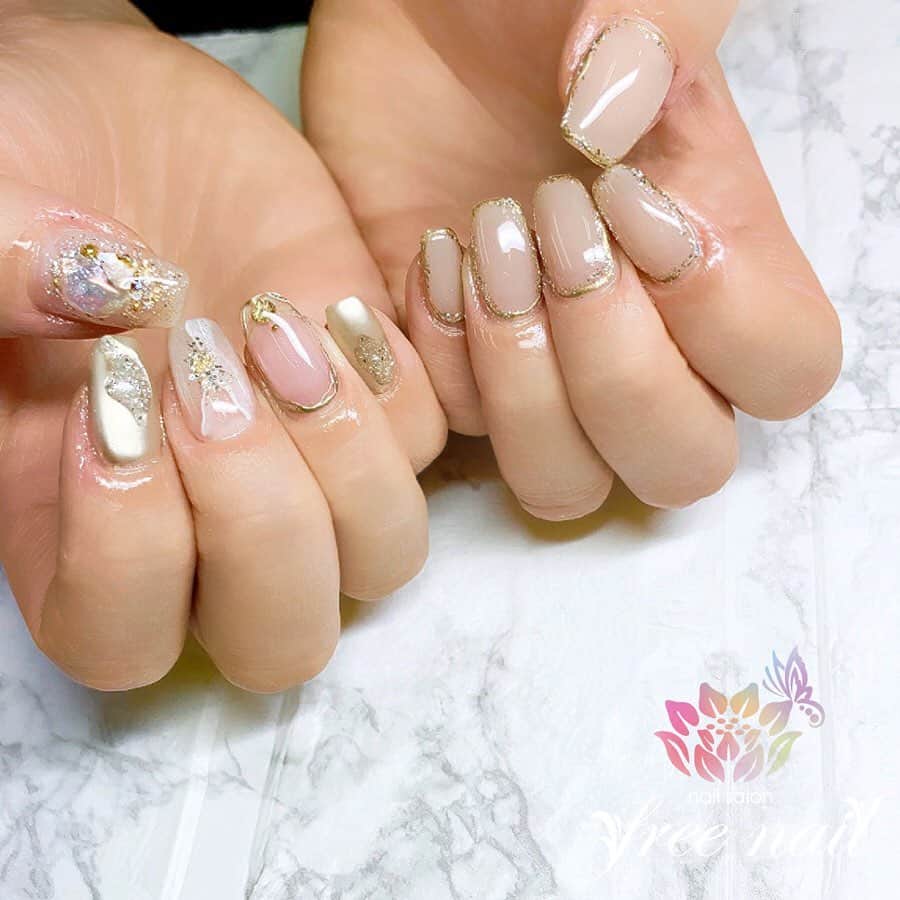 free nail フリーネイルのインスタグラム：「. お客様ネイル💅🏻🌷 . ナチュラルカラーアシメ🪐✨ . スクエアネイルがおしゃれ🤖🌟 . ▶︎▶︎▶︎スワイプして動画も見てね☝︎🎬✨ . ご来店ありがとうございました🙇🏻‍♀️🙇🏻‍♀️🙇🏻‍♀️💗 . #ネイルアート #ジェルネイル #ネイルサロン #大阪ネイルサロン #ネイルデザイン #ネイルチェンジ #アシンメトリーネイル #アシメネイル #シェルネイル #マットネイル #ベージュネイル #クリアネイル #デザインネイル #トレンドネイル #シンプルネイル #スクエアネイル #春ネイル #springnails #nailsart #nailsdid #美甲 #日式美甲 #日式美甲胶 #日本美甲师 #日本美甲老师 #美甲上课 #日本胶 #フリーネイル #freenail」