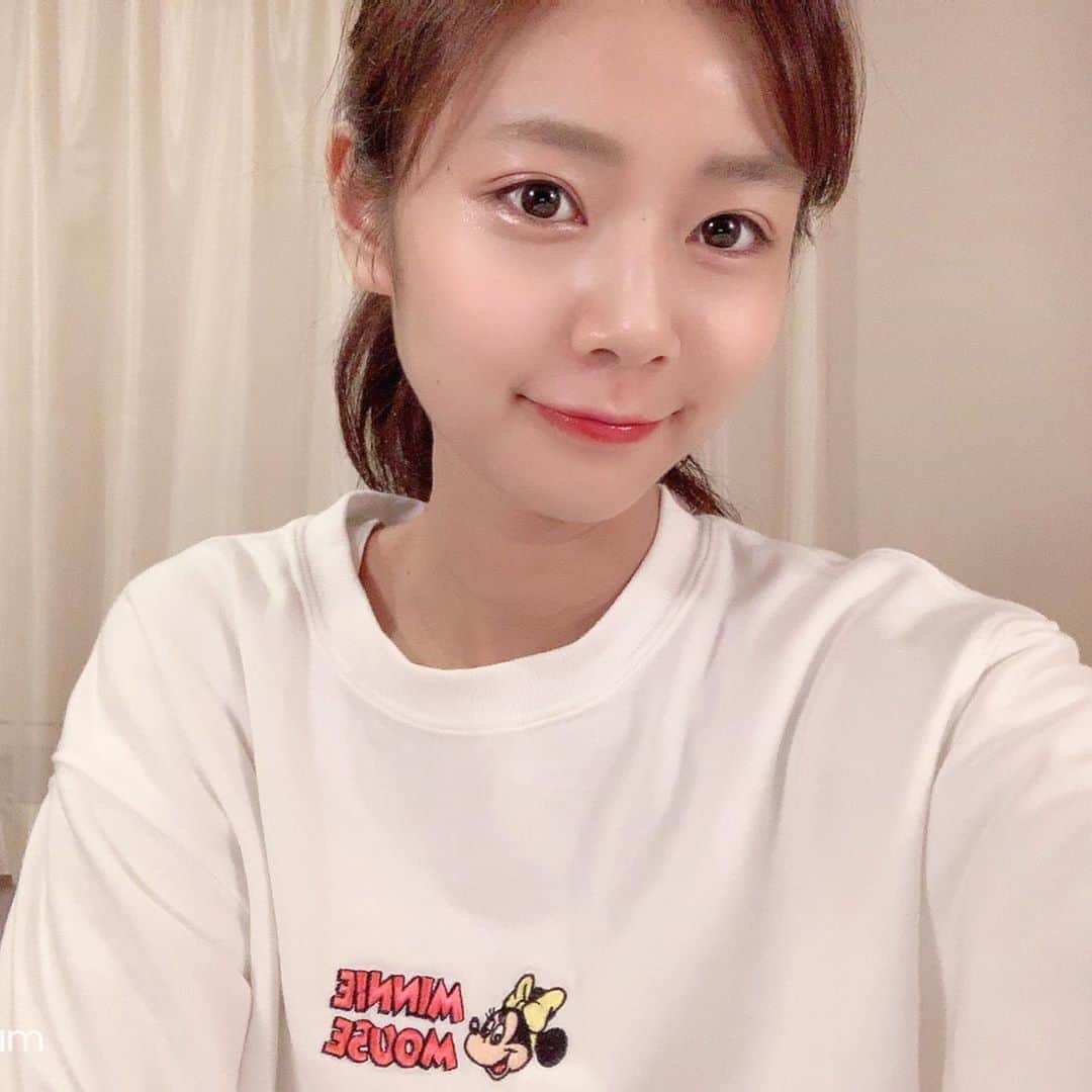 杉浦みずきのインスタグラム：「. 久々の自撮り🦢 明日はサンデーモーニングです！ 朝8時からです☺️」