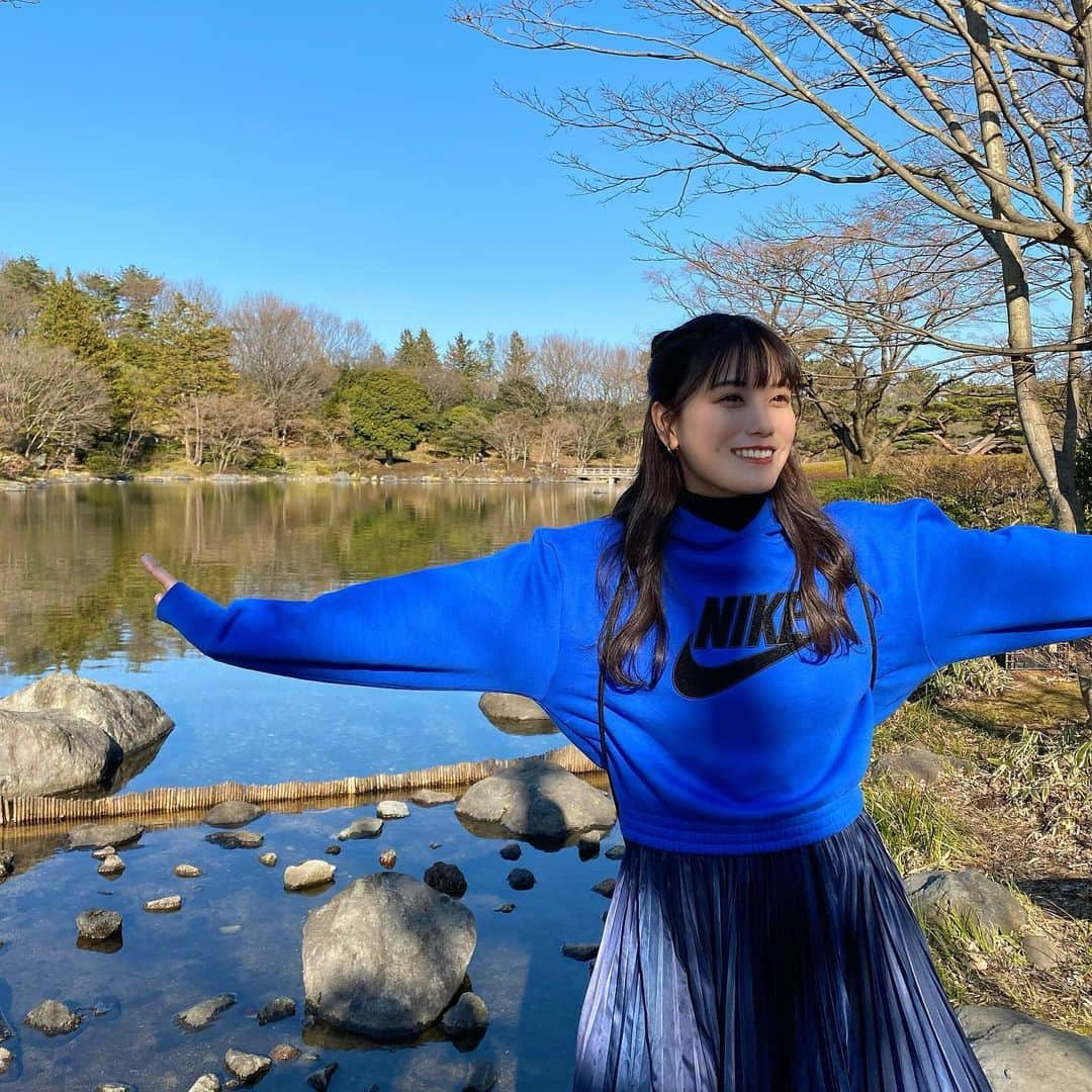 酒井萌衣さんのインスタグラム写真 - (酒井萌衣Instagram)「こう見えて公園とかお散歩するの好きなんですよね〜🧍🏻‍♀️﻿ 楽しそうでしょ💫💫﻿ ﻿ #昭和記念公園 #立川 #nike #パーカーコーデ」3月14日 18時44分 - sakai__mei