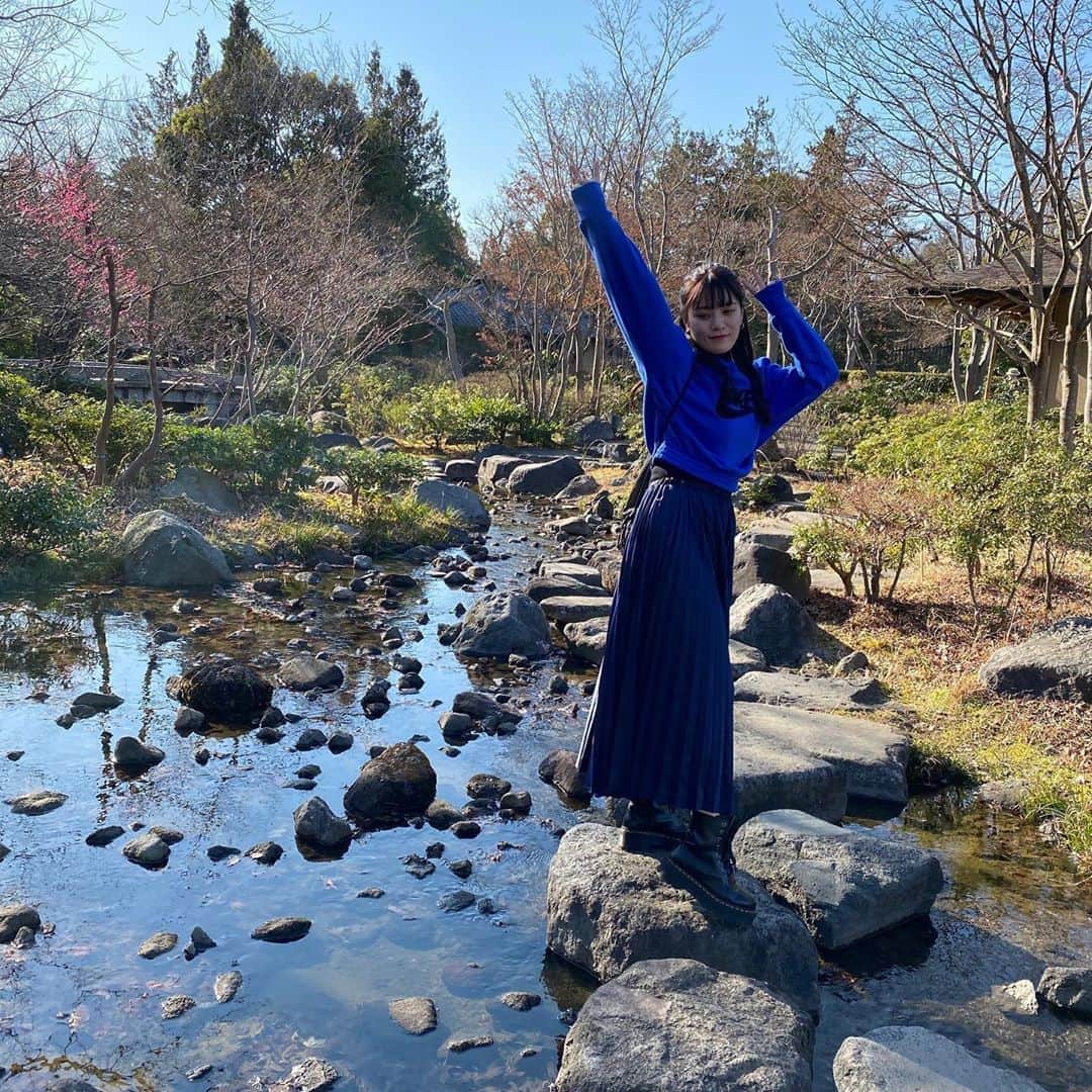 酒井萌衣のインスタグラム：「こう見えて公園とかお散歩するの好きなんですよね〜🧍🏻‍♀️﻿ 楽しそうでしょ💫💫﻿ ﻿ #昭和記念公園 #立川 #nike #パーカーコーデ」