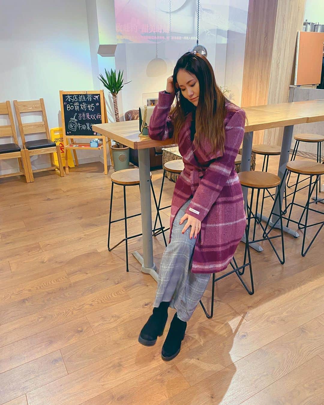 のインスタグラム：「Jacket @ted_baker  Trousers @gu_for_all_ . 気付いたらチェック＋チェックになってた😂 明るい色を着ると気持ちがパッと嬉しくなるのはどうして🍀🍄🦋✨ . #gu春コーデ2020」