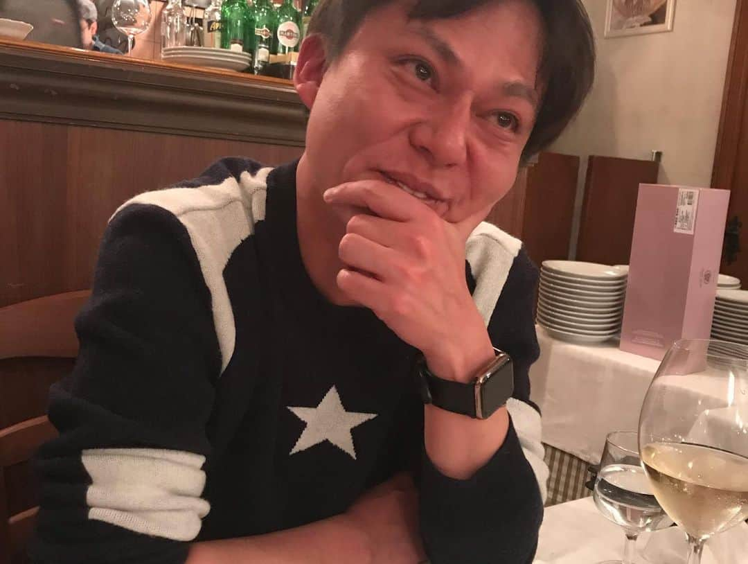 八木沼純子さんのインスタグラム写真 - (八木沼純子Instagram)「先日同じ事務所の青木愛ちゃんとボートレースの仕事でお世話になっている永島知洋さんとご飯でした。 永島さんの潰れていく様が最高でございました😳😲🤣‼️ スワイプしてどうぞ〜 (永島くんごめん🙏😅) あまりにも華麗で。。。👻 ・ ・ #2人にも楽しんでもらえたようで良かった！ #永島知洋 さん #青木愛 ちゃん #女子会  #中身は男っぽいかな？ #ジョコンド  #こんな時だからこそ笑おう熱く #元気な人同士 #色々な話をして気持ちを一緒に #仕事の話が8割？？ #他競技他業種の話はいつもためになります #早く終息しますように #tokyo #tokyofood #sports #synchronizedswimming #figureskating #actor」3月14日 19時07分 - junko_yaginuma