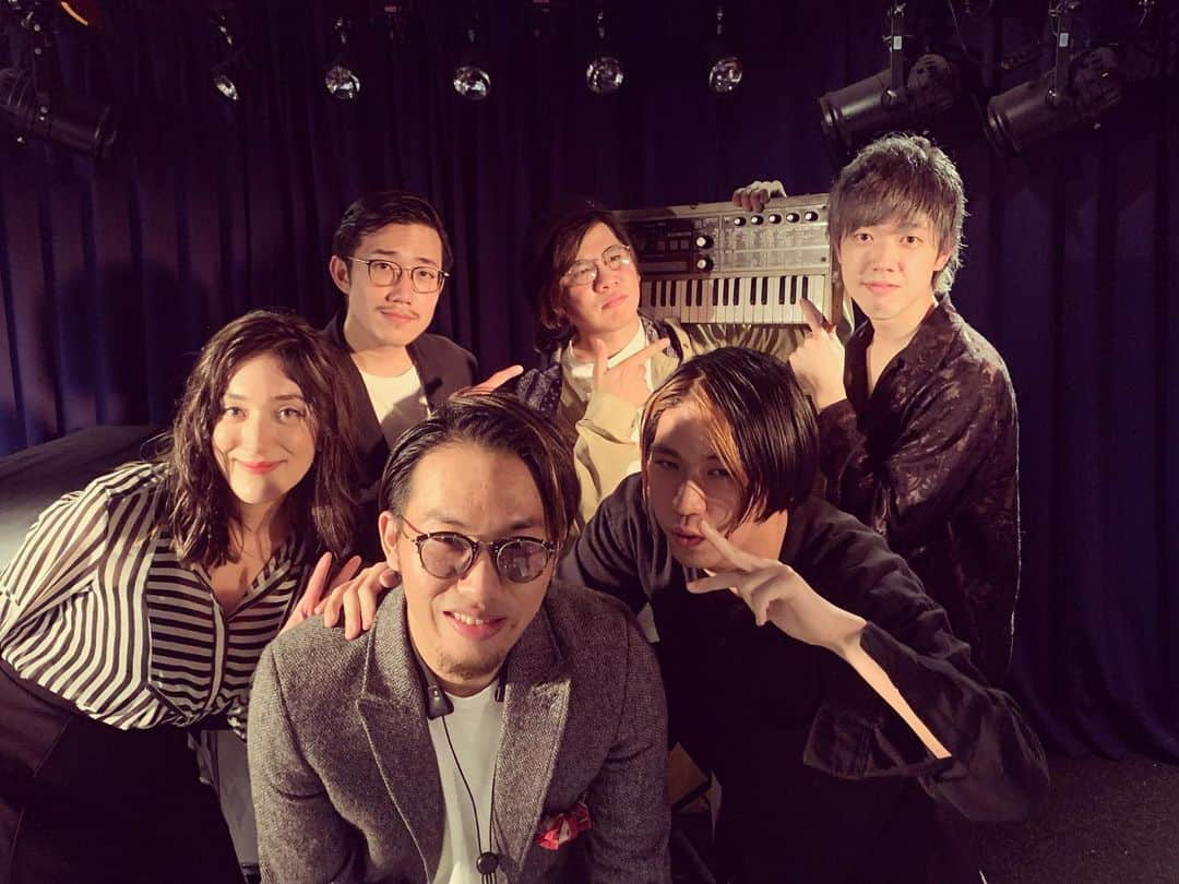 ステファニーのインスタグラム：「Thank you to those who made it to our “Hits Vibes” concert!! ちょっと遅くなりましたが、Absolute Blueで開催されたHits Vibes Vol.4ライブにお越しいただいた皆様本当にありがとうございました。またこの仲間で制作やライブができたらいいな😆❤️」