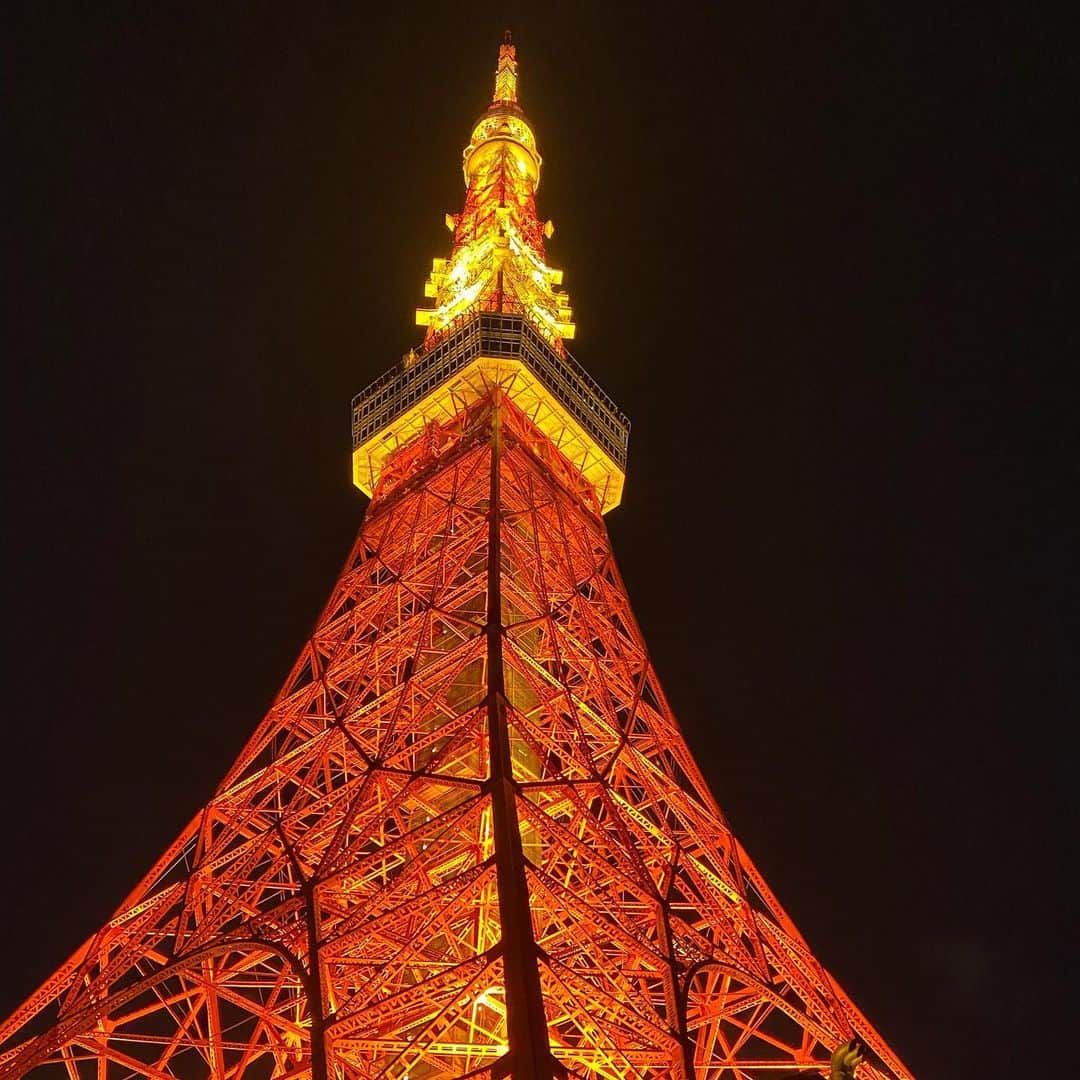 mikerr（ミカ）さんのインスタグラム写真 - (mikerr（ミカ）Instagram)「🗼 東京タワーで歌いたい🎙 わたしにはずっとそんな夢があって 一番近くに行けたのは、The place of Tokyoで結婚式を挙げた友達の結婚式の余興で歌った時。¥1200でメインデッキに登れるのに、遠いよ！でもって今日も高いよタワー ホワイトホワイトデイにも皆に幸あれ。 、 #tokyotower #theplaceoftokyo #sing #song #singersongwriter #live #music #whiteday #love」3月14日 19時21分 - mikerr_33