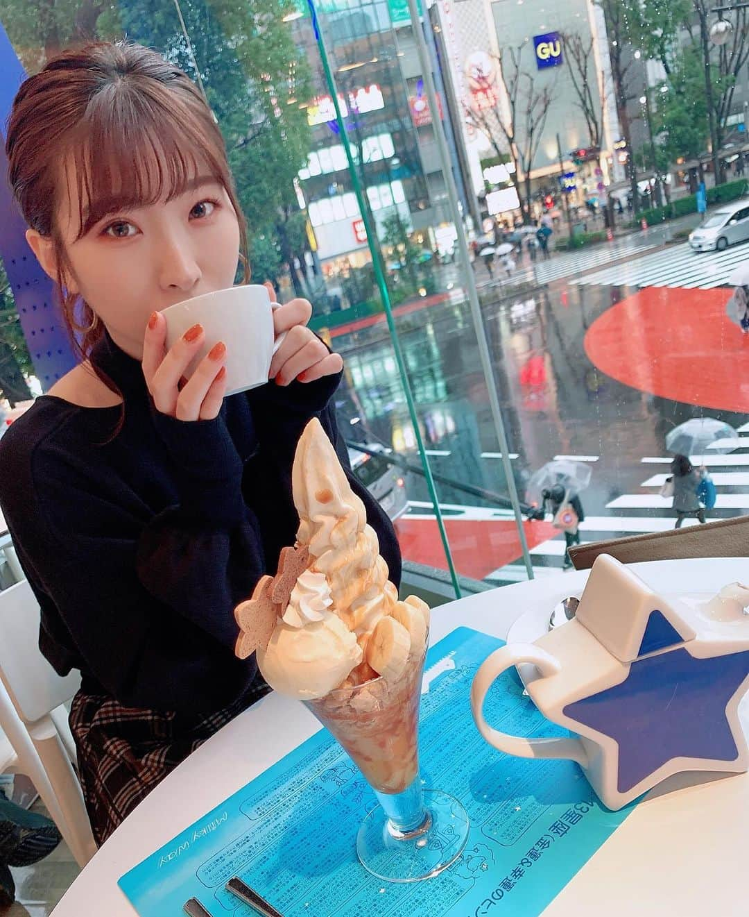 岩佐美咲さんのインスタグラム写真 - (岩佐美咲Instagram)「茶。﻿ ﻿ 今日は雪が降ってびびびっくり🤯﻿ ﻿ ﻿ ﻿ #ポニーテール #ヘア #ヘアアレンジ #ニット #お茶 #カフェ #雪 #パフェ #hair #cafe #snow #knit #redyazel」3月14日 19時31分 - wasaminnn