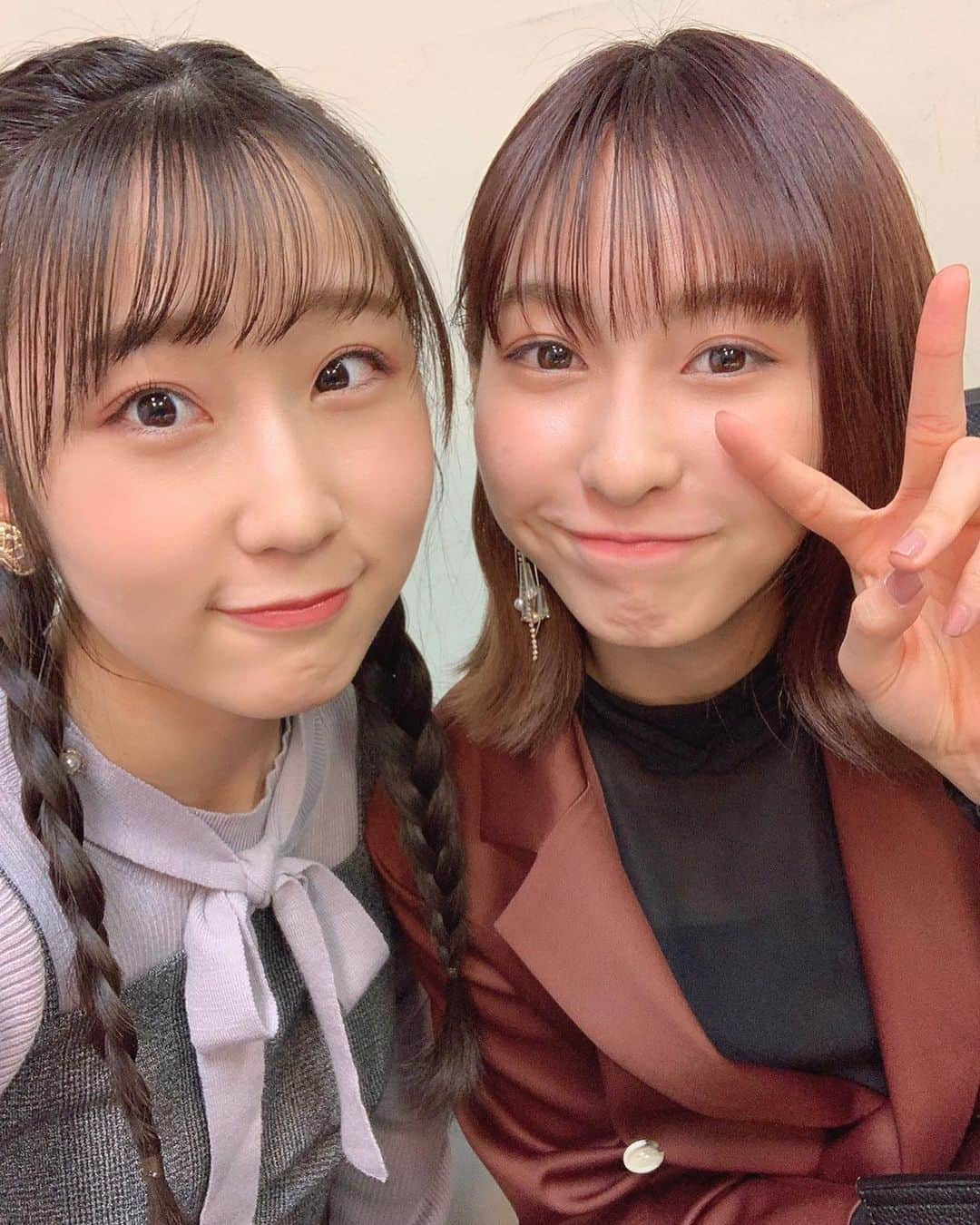 Juice=Juiceさんのインスタグラム写真 - (Juice=JuiceInstagram)「こんばんは！段原瑠々です🧡 インターネットサイン会、ありがとうございました😊 たくさんお話できて楽しかった🌟 リミスタさんのYouTubeアカウントに生配信のアーカイブ残ってるので、ぜひ見てください！  サイン会は植村さんとペアでした🐶  #juicejuice #植村あかり さん #段原瑠々 #るるあーりー #大型犬コンビ ？笑」3月14日 19時46分 - juice_juice_official