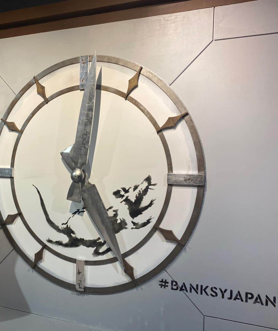後藤早貴さんのインスタグラム写真 - (後藤早貴Instagram)「バンクシー展〜天才か反逆か〜 見に行ってきた！🐲 かなりの見応え🐙ディズマランドも行きたかったなぁと、、。 #バンクシー #banksy #バンクシー展 #me #gosaki #banksyjapan」3月14日 19時51分 - gosakicchi