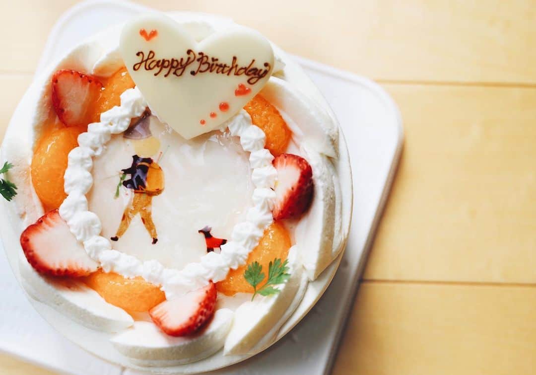 Rihoのインスタグラム：「今年のケーキはこれ  11歳のお誕生日は お父さんが赴任先から帰って来れなかったので、いつもより小さなサイズに」