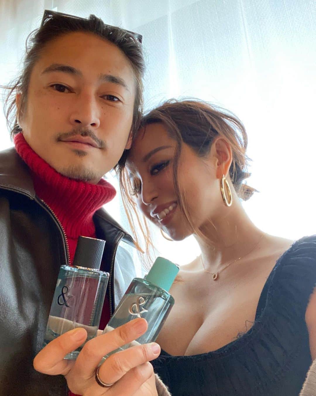 PINKYのインスタグラム：「＆ Love👩‍❤️‍💋‍👨 . “dependable & attractive” . 少し早めのホワイトデーギフト💠✨ . 愛し合う二人を引き合わせる様々な愛のかたちを讃えている、という素敵なフレグランス💋 ・・・ ・・・ @tiffanyandco  #LoveYourWay #TiffanyFragrance  #love #happy #family #manandwoman #husbandandwife #daddyandmommy」