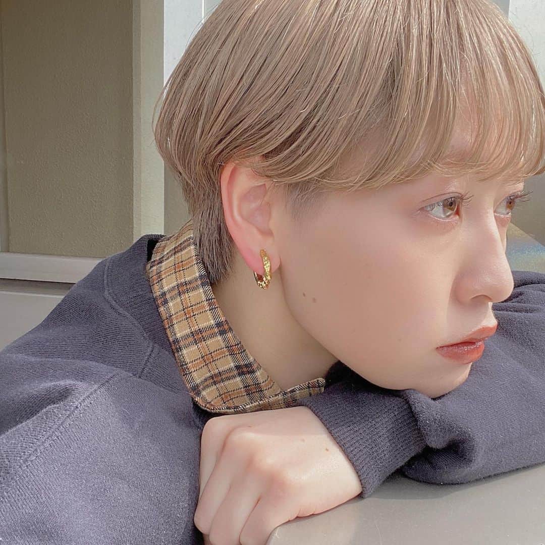 のインスタグラム：「＊2枚あるよ！ 昔からずーっとお世話になってる @_acu_official_ のピアスみたいなイヤリング❤︎ ゴールドもシルバーも持ってるw 本当に大好き😭😭 . #me#earrings#イヤリング」
