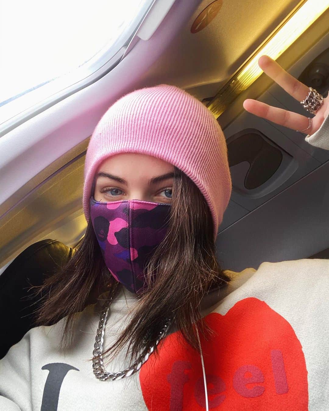 ティラーヌ・ブロンドーのインスタグラム：「STAY SAFE !!! Stay calm Breathe & wash ur hands !!! ❤️ sending love to everyone!!!!💜」