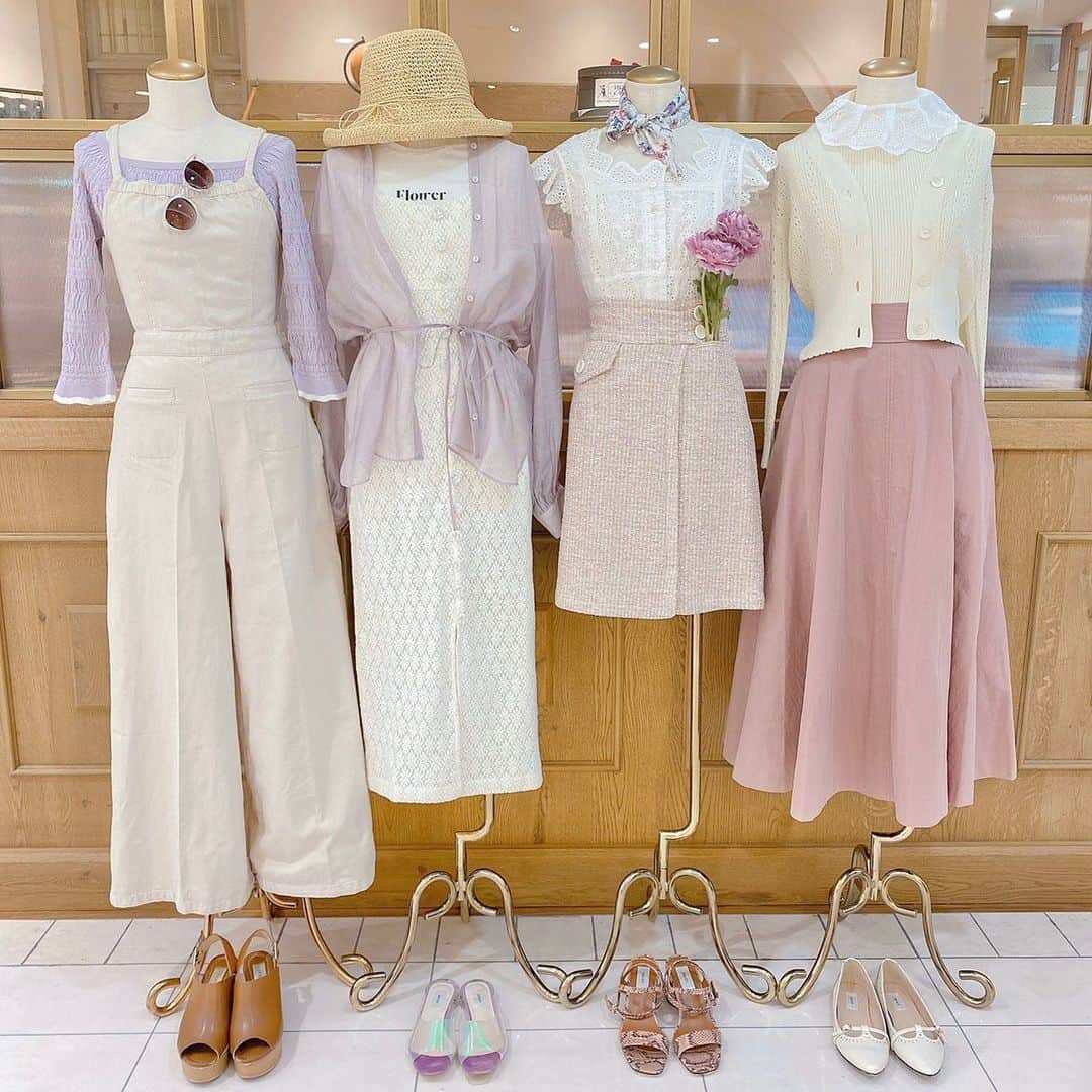 デイシーさんのインスタグラム写真 - (デイシーInstagram)「・ pink & lavender 💐💫 . 春のお出かけにはぜひ ピンクやラベンダーを差し色に...♡ . パッと明るく華やかになりますよ😌 . . #deicy #deicynagoya #デイシー #デイシー名古屋 #deicynagoyaトルソー #mecouture #ミークチュール  #instagood #fashion #lavender #pink #denim #skirt #knit #ファッション  #春コーデ #2020ss #ラベンダー #ピンク #デニム #ブラウス #スカート #アンサンブル #名古屋 #nagoya #パルコ #名古屋パルコ」3月14日 20時15分 - deicy_official