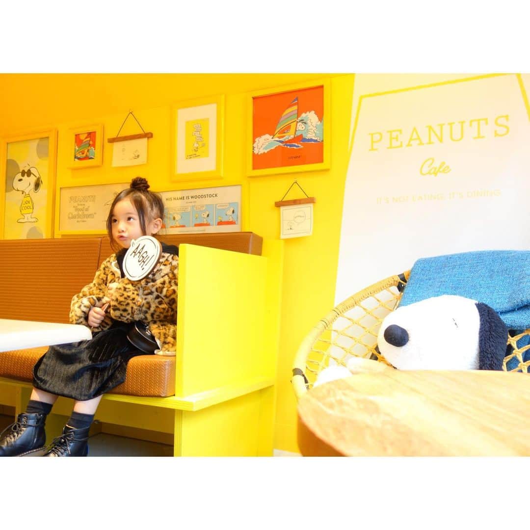 Saraさんのインスタグラム写真 - (SaraInstagram)「. PEANUTS CAFE♡ . だいぶ前ですが 行きたかったピーナッツカフェに☕️ . ウッドストックのお部屋🐥 . 全部がかわいくて サラも終始ご満悦でございました🐶❤️ . #peanutscafe #peanuts #snoopy #snoopycafe #woodstock #中目黒カフェ #中目黒」3月14日 20時16分 - sarasara718