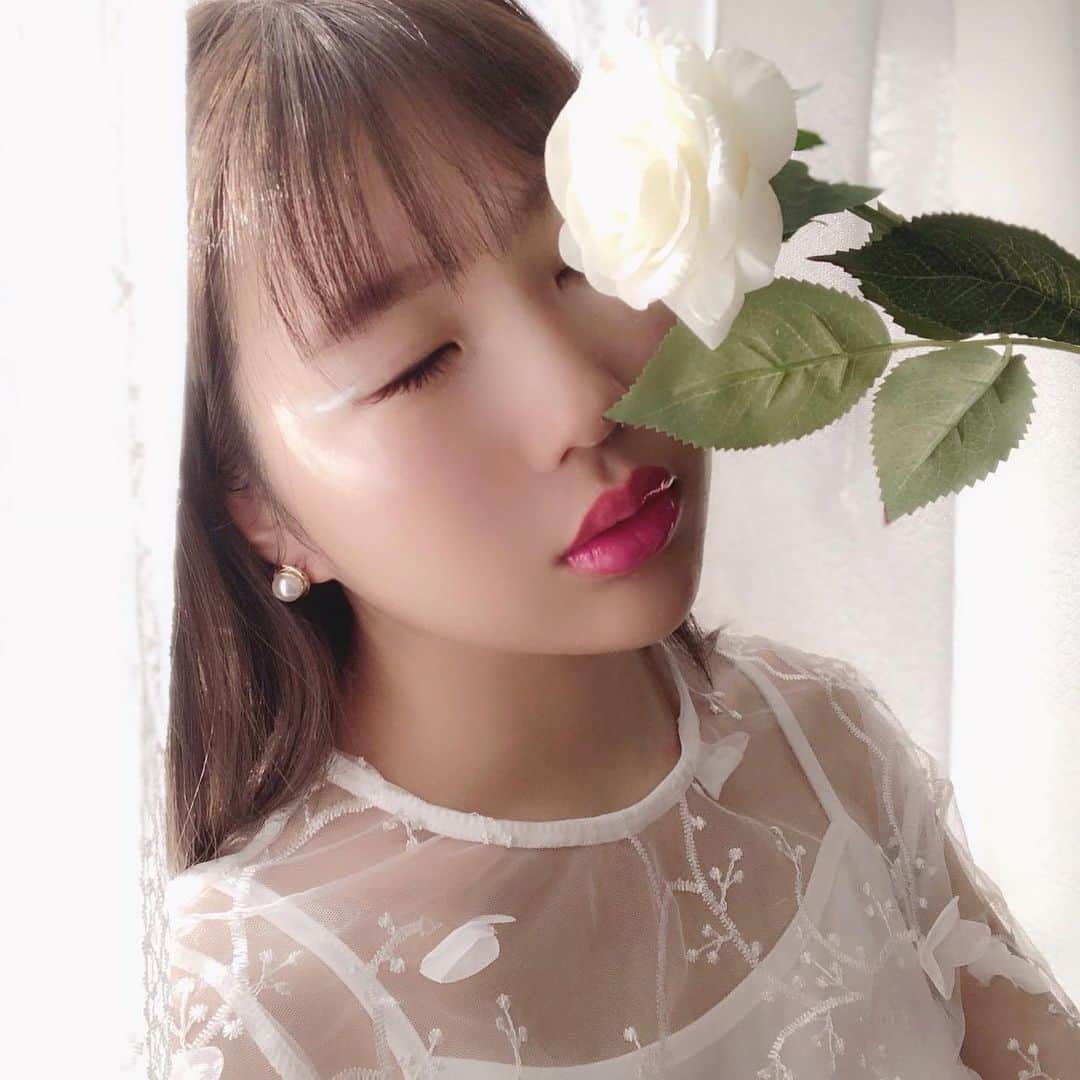 月森世菜さんのインスタグラム写真 - (月森世菜Instagram)「lovely white day♡ . . #whiteday #花のある暮らし #せいなホワイト #ホワイトコーデ #ポートレート」3月14日 20時30分 - seina.tsukimori