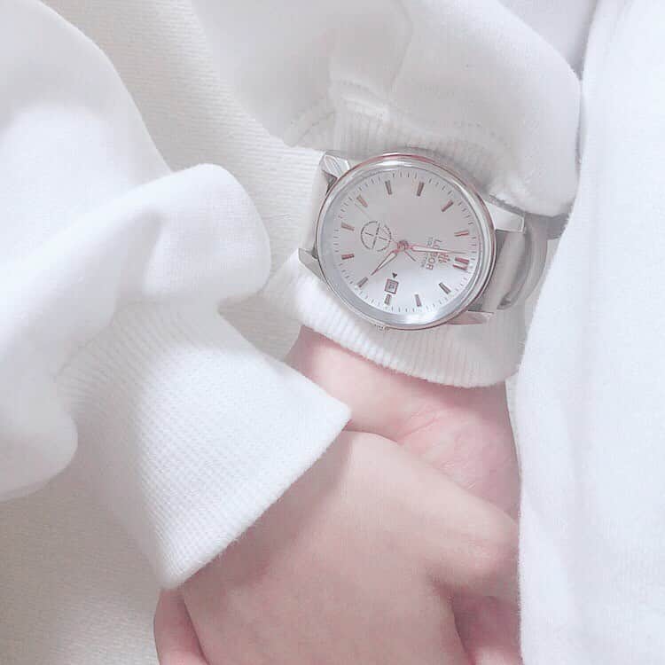 ゆずこあのインスタグラム：「🤍🤍🤍 * * * クーポンコード➮【yuzuk207】 10%off (クーポン使用期限は本日より1年間) #lobor #ロバー #腕時計 #時計  #手元倶楽部」
