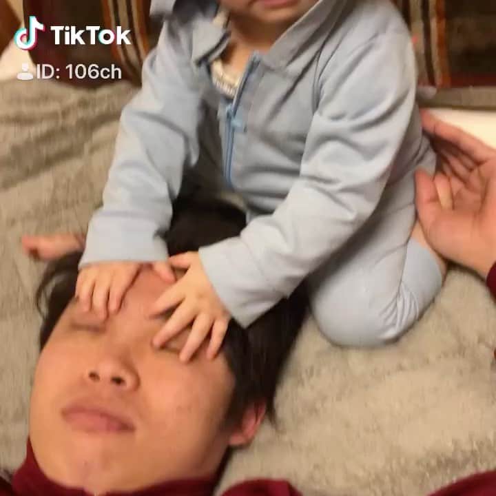 成田童夢のインスタグラム：「ご想像以上に痛い(；´Д｀)w  https://vt.tiktok.com/6YsTEB/ #顔ドラム #鼻フック#今日の童夢さん#今日の童夢さん #子供のいる暮らし #赤ちゃんのいる生活」