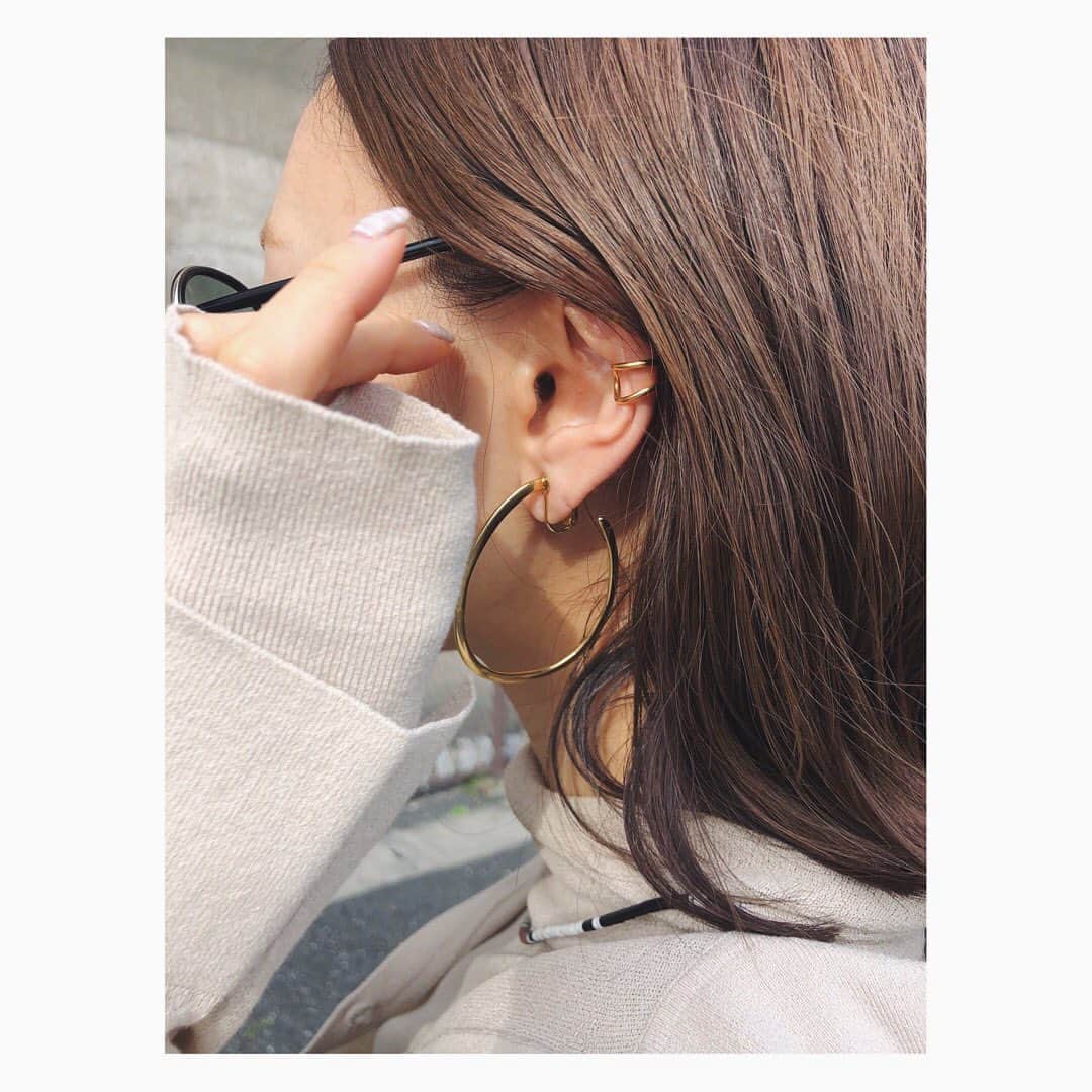 野尻美穂のインスタグラム：「@blanciris_official のイヤリング。 髪切ったからキレイめゴールドもバランス取りやすい🙆‍♀️♥️ #イヤリング #accessories  #私は片耳穴が切れてしまってるのでイヤリングしかほぼできない涙」