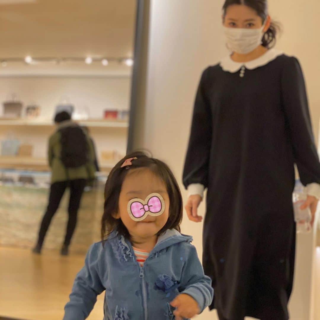 木本泉さんのインスタグラム写真 - (木本泉Instagram)「-﻿ 絶好調の姪っ子(妹は振り回されてます笑）😛﻿ ﻿ リボンを髪に付けて「かーいー💓」と大喜び❤️﻿ 女の子だな〜🥰﻿ ﻿ なかなか自己主張が強め、、、😅﻿ ﻿ #姪っ子#1歳児#1歳10ヶ月」3月14日 21時01分 - izumikimoto