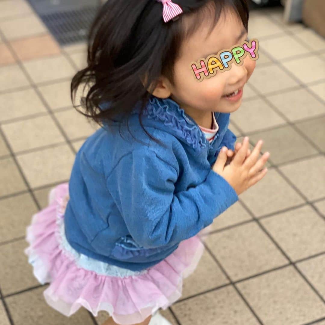 木本泉さんのインスタグラム写真 - (木本泉Instagram)「-﻿ 絶好調の姪っ子(妹は振り回されてます笑）😛﻿ ﻿ リボンを髪に付けて「かーいー💓」と大喜び❤️﻿ 女の子だな〜🥰﻿ ﻿ なかなか自己主張が強め、、、😅﻿ ﻿ #姪っ子#1歳児#1歳10ヶ月」3月14日 21時01分 - izumikimoto