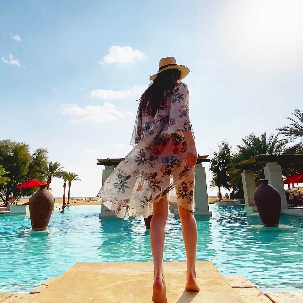清水彩子のインスタグラム：「早く暖かくならないかな🌞🏝 #dubai #ドバイ #babalshamsdesertresort #バブアルシャムスデザートリゾートアンドスパ  #プール #旅スタグラム #タビジョ」