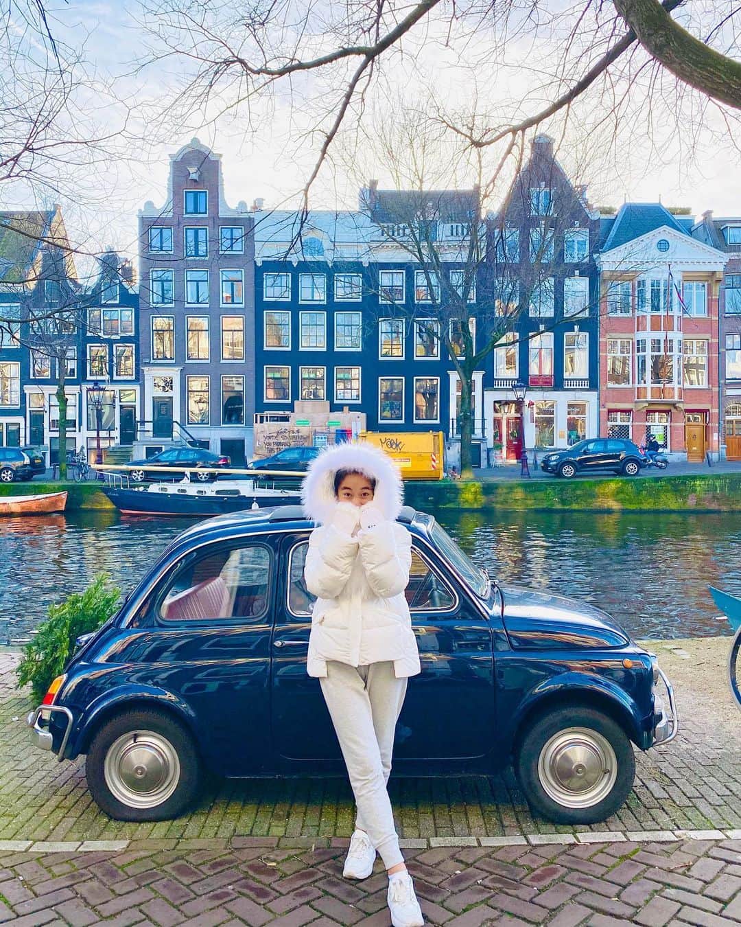 Laraさんのインスタグラム写真 - (LaraInstagram)「. . The Amsterdam canal 🇳🇱 . . Amsterdamの運河にて✨」3月14日 21時16分 - fa_la_lara