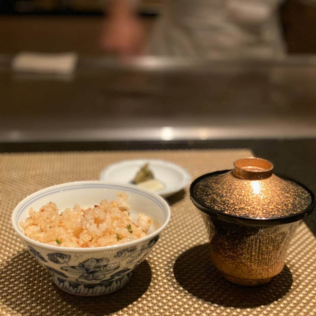 三浦真理子さんのインスタグラム写真 - (三浦真理子Instagram)「. 今日のDinnerは👨主人の誕生日のお祝いで銀座『 銀明翠』へ🍴🥂🎉 . 伊勢エビ、アワビ、フォアグラ、芽キャベツのスープ、ガーリックライス🍚など美味しかったです〜❣️❣️ . かなりお腹いっぱいになり苦しかったw . お店の雰囲気も良かったですよ😍 . ホワイトデーだったからか雪なのに銀座は人が多かったです🙌 . . #鉄板焼き #誕生日 #お祝い #dinner #ディナー #鉄板焼 #銀座グルメ #銀座ディナー #銀明翠 #スワイプしてね #pleasefollowme #インスタ映え #instagood #swipe #肉 #birthday #食べすたぐらむ #食べるの好きな人と繋がりたい #😋 #❤️ #myhasband #おめでとう #あわび #伊勢えび」3月14日 21時26分 - marigram.22