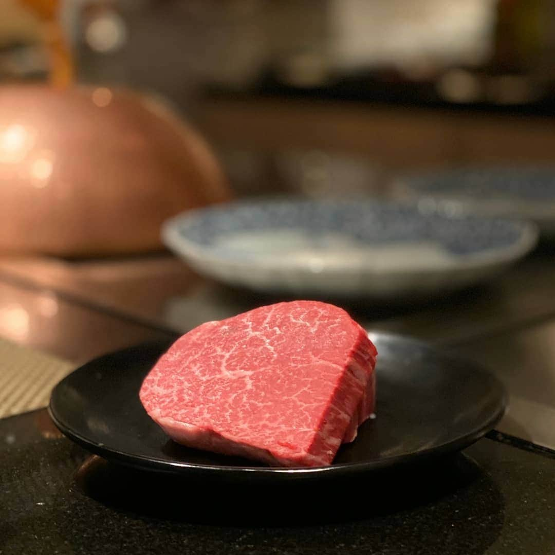 三浦真理子さんのインスタグラム写真 - (三浦真理子Instagram)「. 今日のDinnerは👨主人の誕生日のお祝いで銀座『 銀明翠』へ🍴🥂🎉 . 伊勢エビ、アワビ、フォアグラ、芽キャベツのスープ、ガーリックライス🍚など美味しかったです〜❣️❣️ . かなりお腹いっぱいになり苦しかったw . お店の雰囲気も良かったですよ😍 . ホワイトデーだったからか雪なのに銀座は人が多かったです🙌 . . #鉄板焼き #誕生日 #お祝い #dinner #ディナー #鉄板焼 #銀座グルメ #銀座ディナー #銀明翠 #スワイプしてね #pleasefollowme #インスタ映え #instagood #swipe #肉 #birthday #食べすたぐらむ #食べるの好きな人と繋がりたい #😋 #❤️ #myhasband #おめでとう #あわび #伊勢えび」3月14日 21時26分 - marigram.22