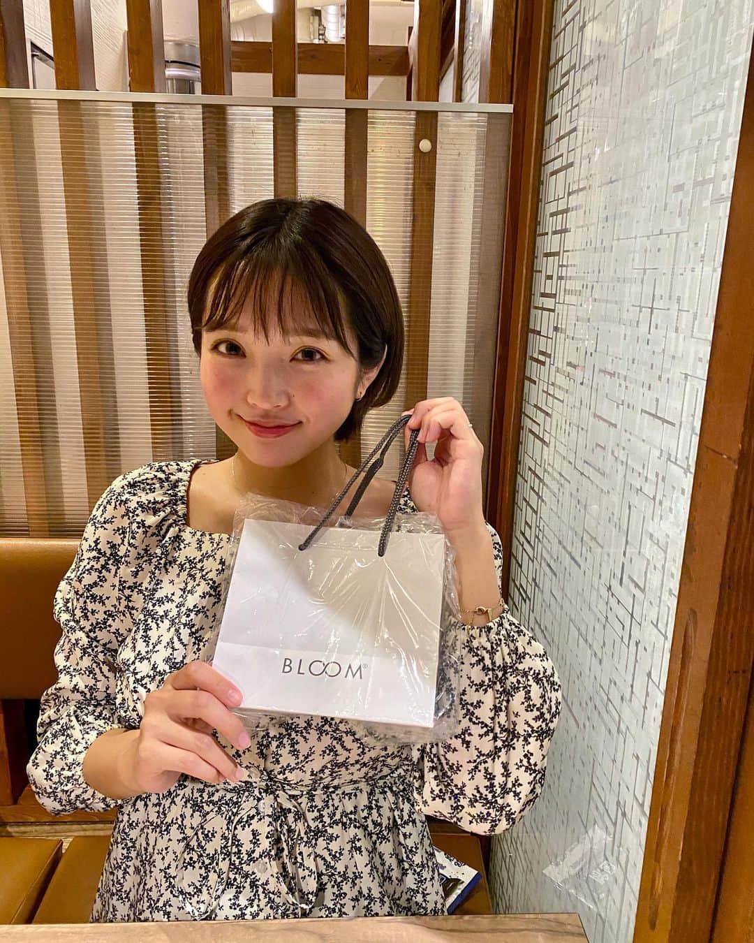 伊藤澄花のインスタグラム：「無事に27歳になりました。 雨だって言ってたから久々に雨女発揮だわ〜って 思っててお出かけ難しいかもなぁ、、 なんてちょっとさみしかったんだけど うとうとして起きたら雪に変わってた(笑) 3月に雪って(笑)ここまできたらもうめでたいね(笑) 今年はもう一人家族も増えるので 気を引き締めて大人として母親として 成長できる一年になりますように！🌼 みんないつもありがとうございます🥰 . . .  #誕生日 #hbd #happybirthday #27歳 #ママ #妊婦」