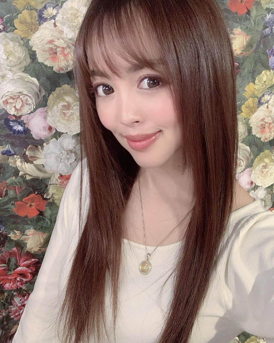 板橋瑠美さんのインスタグラム写真 - (板橋瑠美Instagram)「毛根から生まれ変われるって知ってた？！❤️﻿ ﻿ ﻿ ﻿ ヒト幹細胞って聞いたことあるけど、﻿ ヒト毛根細胞って初めて聞いた！！！w﻿ ﻿ ﻿ 毛根のアンチエイジングすると、﻿ 綺麗な髪の毛が生えてくるんだってーーー💕﻿ ﻿ ﻿ ﻿ ﻿ YouTubeの私のV-logチャンネル【魅力Japan 30】﻿ にて公開されてます！﻿ ﻿ ﻿ ﻿ ストーリーから飛べるので是非見てください❤️﻿ ﻿ ﻿ ﻿ ﻿ ﻿ 東京美髪研究所 恵比寿本店﻿ ﻿ 《access》﻿ 東京都渋谷区恵比寿南1-11-12﻿ The HONDA ARMS 1階102号室﻿ ﻿ 03-6303-1889﻿ ﻿ @tokyo_bihatsu_lab」3月14日 21時55分 - rumi_official_0616