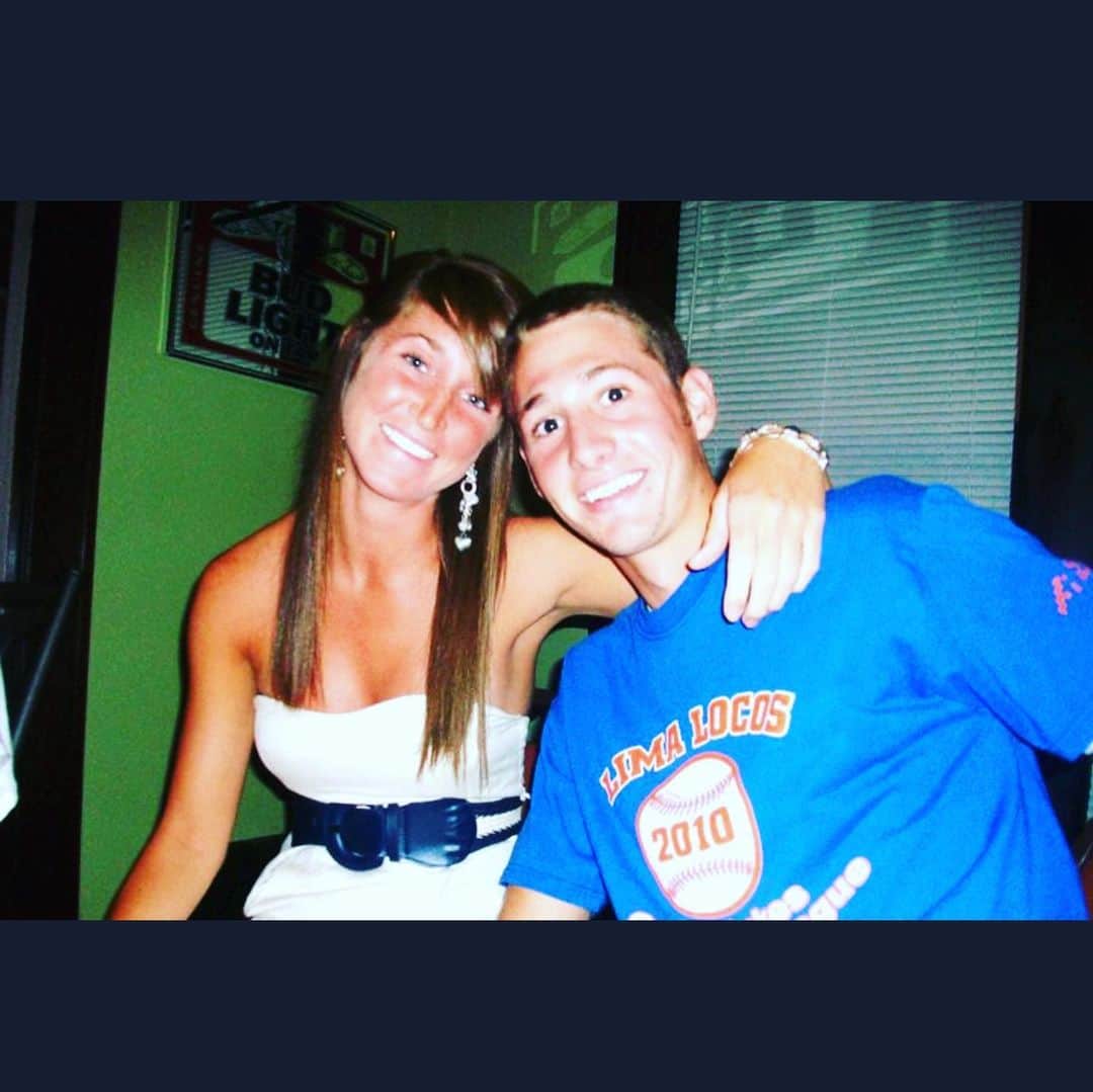 ジャスティン・ハンコックのインスタグラム：「Happy birthday babe! Thanks for being the best wife, and mom. We love you so much! #10yearphoto #family」