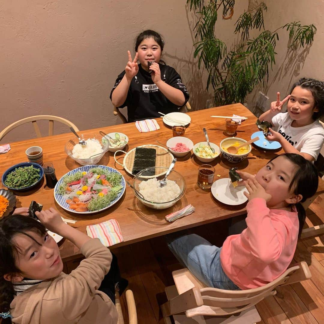 河島あみるさんのインスタグラム写真 - (河島あみるInstagram)「今日はいとこがお泊り👧👧👧👧 ☆ #いとこ#パジャマパーティー#ミニオンズ」3月14日 21時56分 - amiru_kawashima