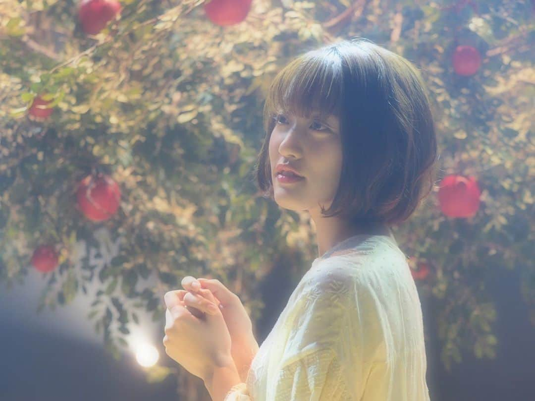 王林さんのインスタグラム写真 - (王林Instagram)「❤︎ 「りんごの木」MV、 5万回再生突破しました！！ とっぱぁぁぁあ！！ 皆さん、見てくれて ありがとうございます✨✨ 明日はタワレコ下田店さんに限り、「りんごの木」を先行販売します！！ そして、私たちはYouTube配信します！よかったら見に来て下さい🍎☺️🍏 . . #りんごの木 #3月18日発売 #新曲 #mv #ringomusume #りんご娘 #YouTube #20周年  #タワーレコード下田店」3月14日 22時08分 - ourin_ringoooo