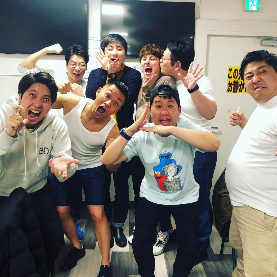 ノリさんのインスタグラム写真 - (ノリInstagram)「ライブ出来なかった分ドタバタ生配信ありがとうございました‼︎‼︎いやぁ楽しかった‼︎‼︎ 早くお客さんの前でライブしたい‼︎‼︎ #よしもと #吉本興業 #無限大ホール #生配信 #ドタバタ #バビチル #ライブ #マッチョ #筋トレ  #筋肉  #トレーニング #バビロン #tiktok #youtube」3月14日 22時08分 - nori_0623