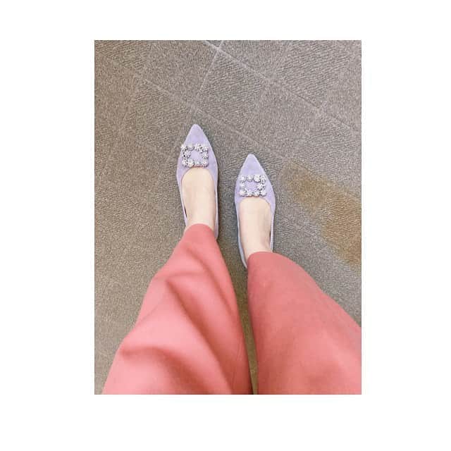 山崎萌絵さんのインスタグラム写真 - (山崎萌絵Instagram)「. 新しい靴👡春らしくてお気に入り💕ぺたんこだから公園も行ける♪ . #スタッカート #フラットシューズ」3月15日 8時34分 - moeyamasaki.kbc