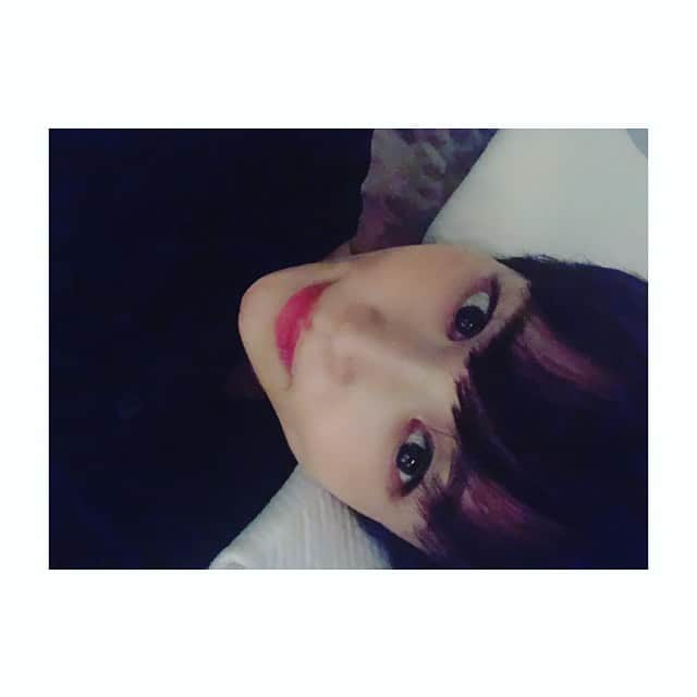 清川あさみさんのインスタグラム写真 - (清川あさみInstagram)「おはよう。久々に自分の顔📱笑。それに気づかないくらいバタバタしてた😅髪の毛伸びるの早い。男の子みたいな髪型だったのに、ようやく。京セラ美術館は4月に開館に延期になったので、まだまだ私の担当しているおみくじマシーンも開発進めます🌿お楽しみに~ #色々なプロジェクト進行中✍🏻　#japan #artmuseum  #終わらない仕事 #今日は少し一息つこう #明日からまた働きますw #京セラ美術館　#遅れてオープン」3月15日 8時43分 - asami_kiyokawa