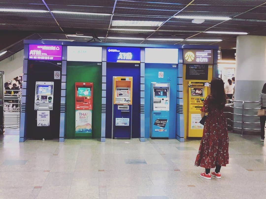 由井香織のインスタグラム：「わたし、これからバンコクに住みます💕 東京は3月末に出て行きます✈︎✈︎ 理由は新しくやりたい事業があるから。 挑戦しようと決めました。  友達もいないしまだ住居も決めていない状況なのですが、笑　準備も学ぶことも果てしなくあるので、この自粛ムードの中大人しく確実に進めていきます。 タイにきた友達はぜひ連絡くださいねっ😊✨遊んでください😆  あと、人材紹介業は引き続きやっていきます👬👭自分に合った企業に就職したい子、自分の職業適性が分からない子は気軽に相談ください☎️」