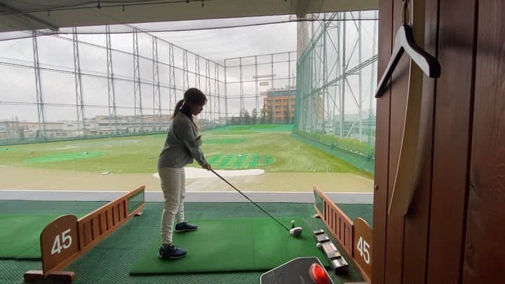 のインスタグラム：「practice⛳️ with serena & my father 🎥1w ・ ・ ・ #golf #practice」