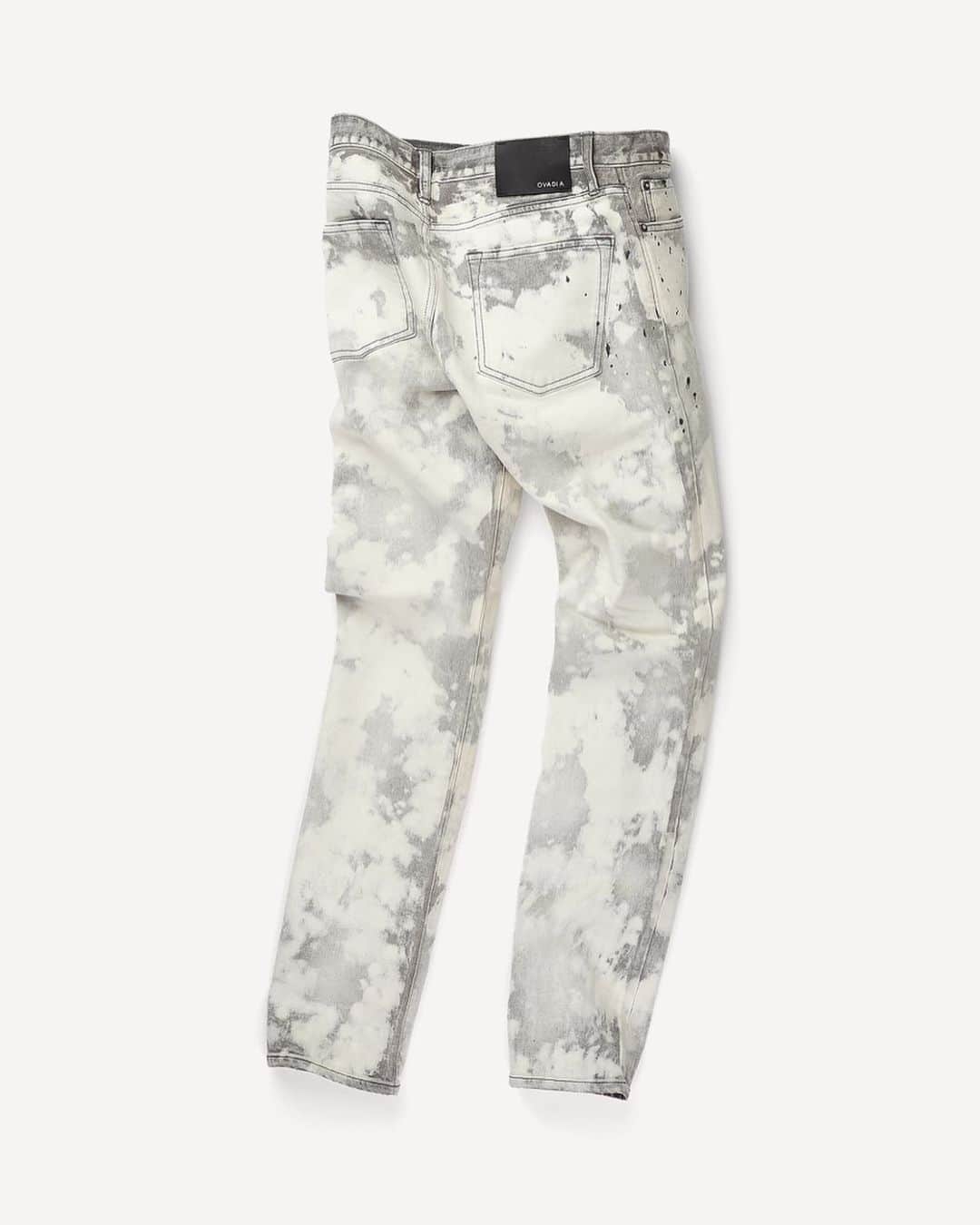 オバディア&サンズのインスタグラム：「The Slim 002 Jean in Cement Coast is constructed with premium 12.24 ounce stretch denim and finished with hand done bleach effect.」