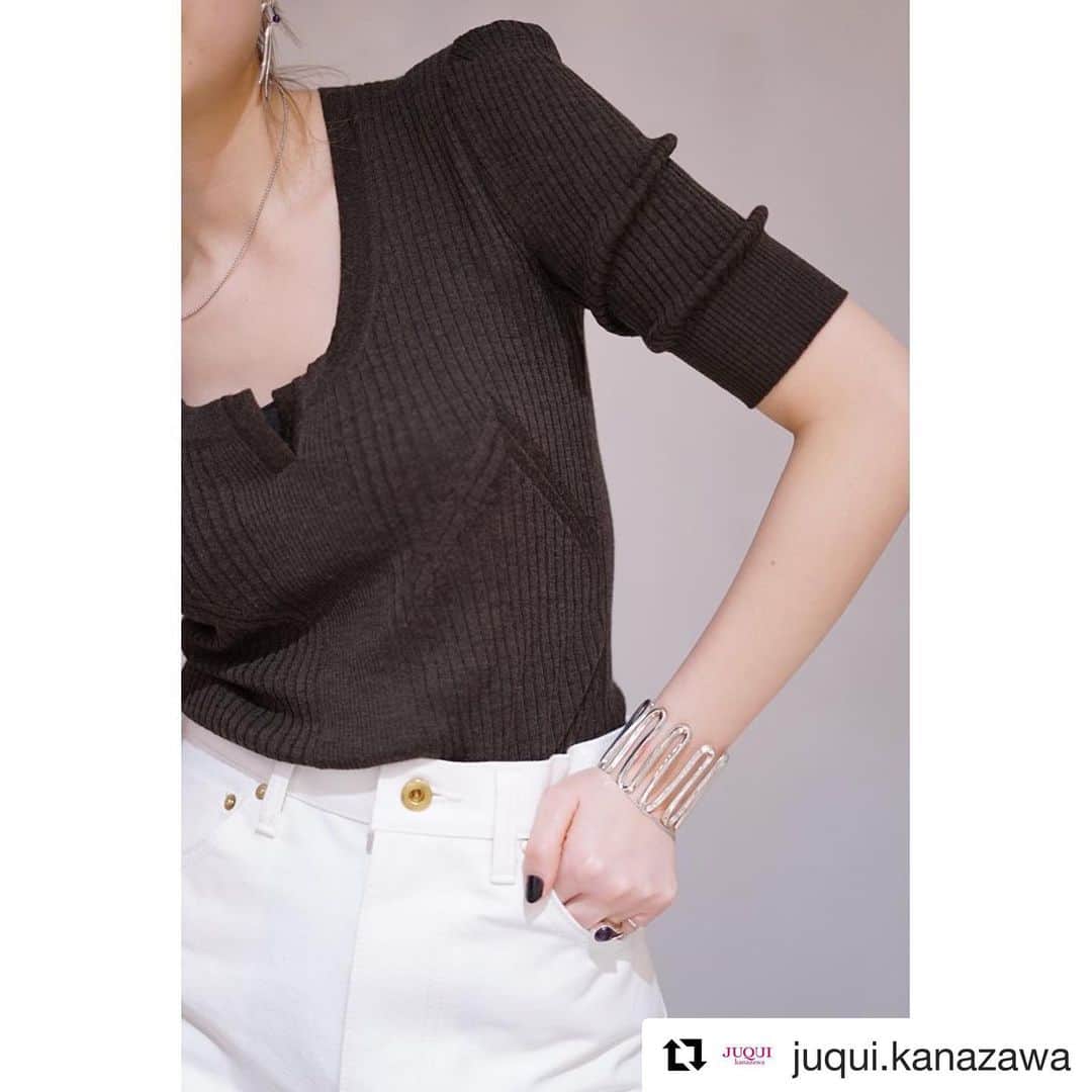 鑑田幸代のインスタグラム：「puff sleeve . #fumikauchida  #fumika_uchida  #junmikami  #r.galgan #juqui」