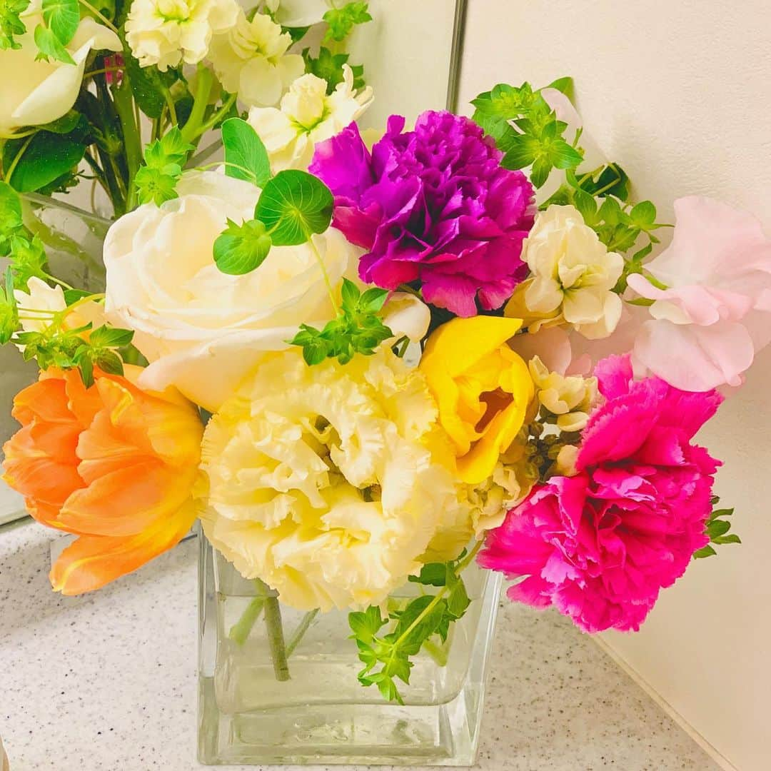 吉田玲奈さんのインスタグラム写真 - (吉田玲奈Instagram)「The power of flowers to heal me is amazing 💐💐💐 #花キューピット #ホワイトデーにはお花を #突然のプレゼント #お花が好き #癒してくれてありがとう #flowerstagram  #Flower #春のおとずれ  #人を癒せる人になりたい  #ありがとうございます #💐 #surprise」3月15日 1時05分 - reina.yoshida.ciel.1218