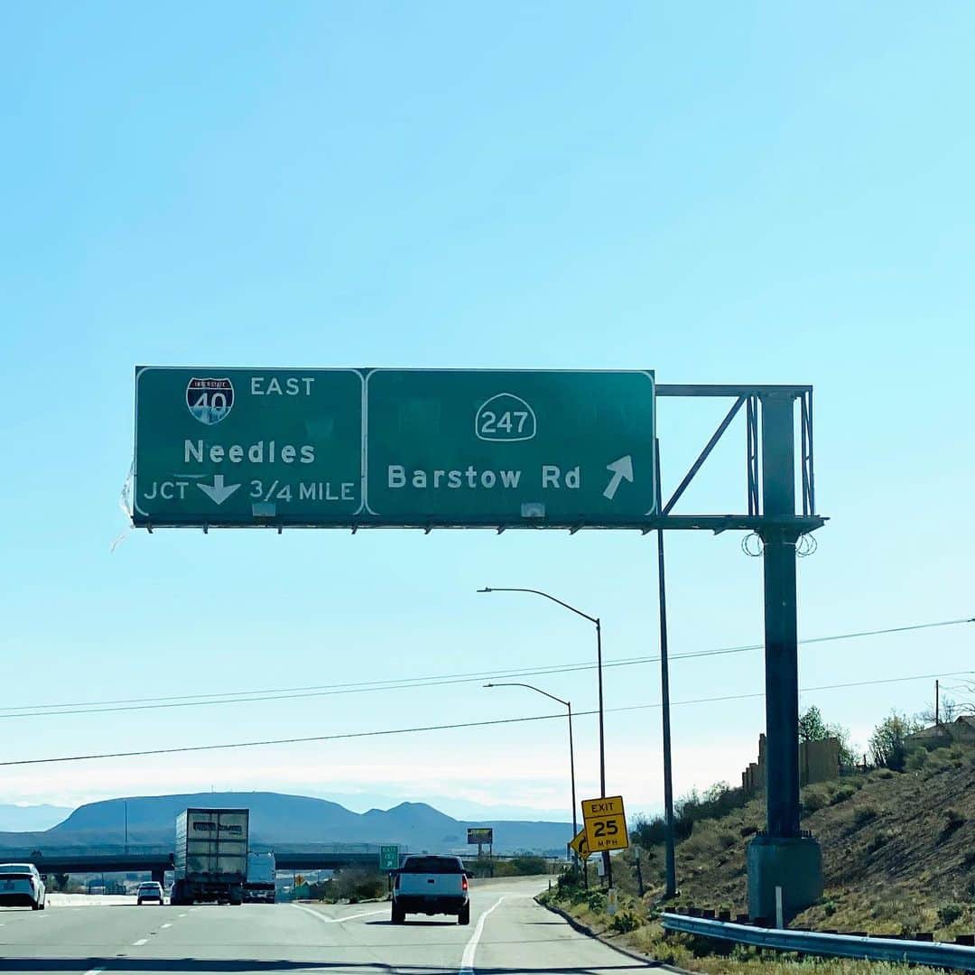 伊原剛志さんのインスタグラム写真 - (伊原剛志Instagram)「Barstowという LAとLas Vegasのちょうど中間地点にある元銀山の街を通過。 昔、ここで硫黄島からの手紙の洞窟シーンを撮影してた。 懐かしい❗️ #ドライブ #ラスベガス#ロケ地巡り #硫黄島からの手紙」3月15日 1時39分 - tsuyoshi_ihara