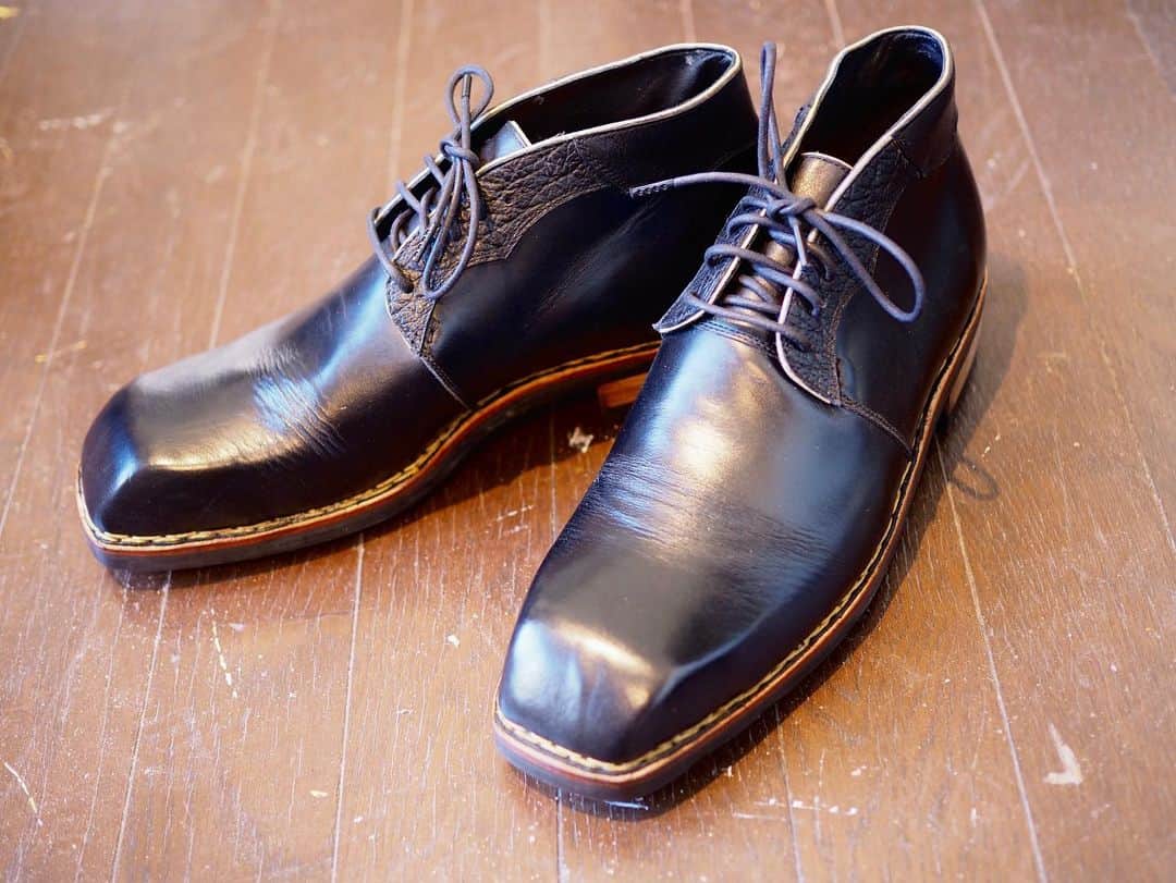 花田優一さんのインスタグラム写真 - (花田優一Instagram)「、﻿ 本日、﻿ 「伯山カレンの反省だ！」﻿ ﻿ にて放送されました。﻿ 神田伯山先生への作らせて頂いた靴。﻿ ﻿ 革靴すぎず﻿ 明治維新の様な雰囲気で﻿ なるべく履いていただけるようにと﻿ 込めて作りました。 ﻿ ﻿ 見て頂いた方ありがとうございました。﻿ ﻿ ﻿ #伯山カレンの反省だ  #靴 #shoes」3月15日 1時45分 - yuichihanada_official